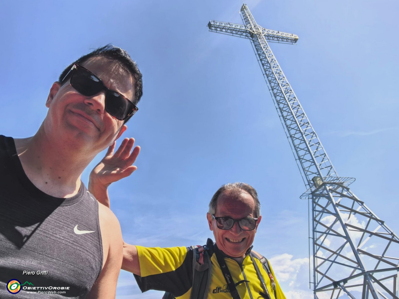 61 Alla croce del Monte Zucco (1232 m) con Raffaele.jpg